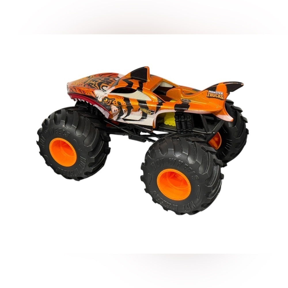 Hot Wheels Tiger Shark 1:24 Diecast Monster Truck - Picture 3 of 9